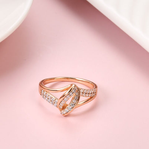 Geometric Hollow Twist Inlay Zircon Women Rings Golden Unusual Jewelry Party Daily Wear Rings